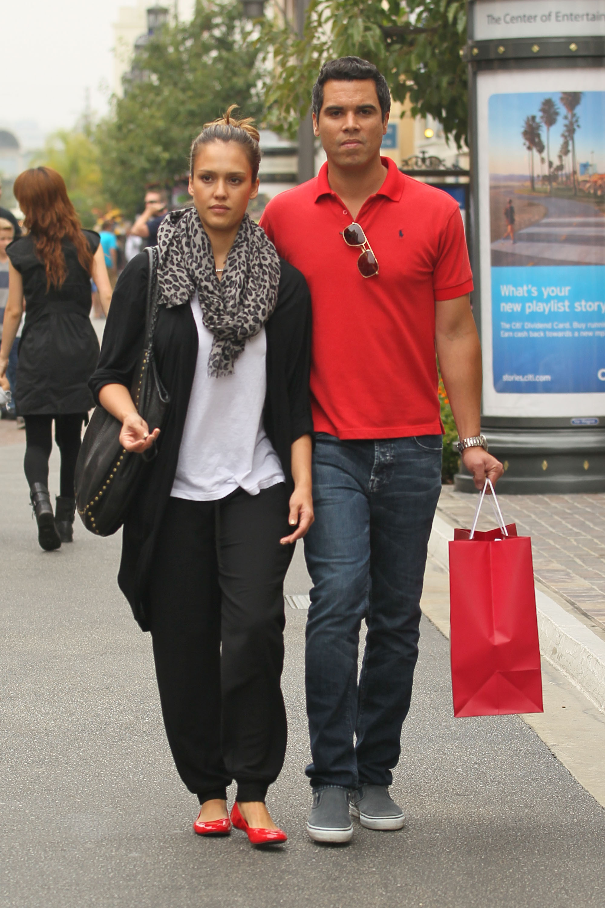 Jessica Alba and Cash Warren go shopping at The Grove | Picture 85959